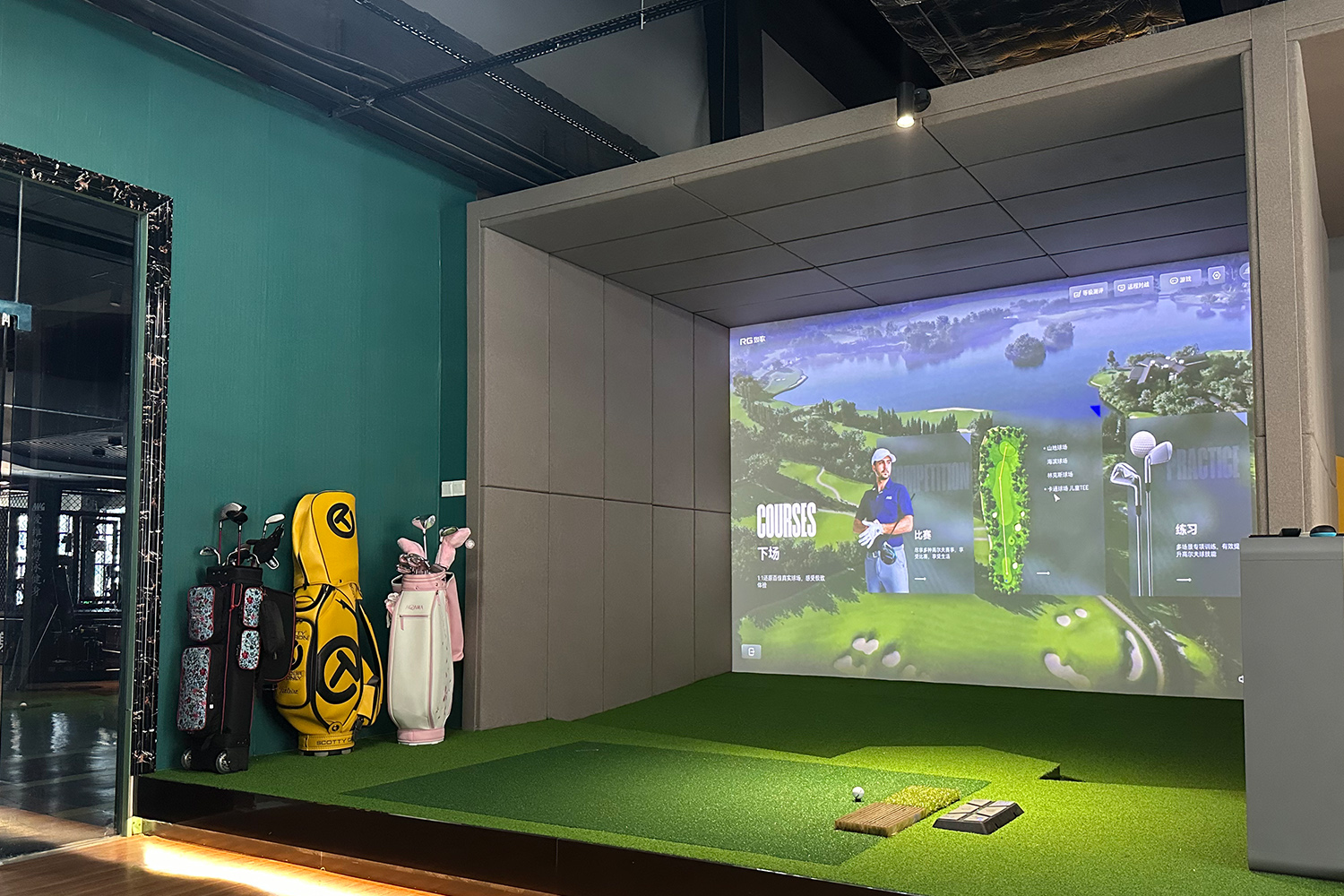 武漢愛(ài)維斯健身房高爾夫